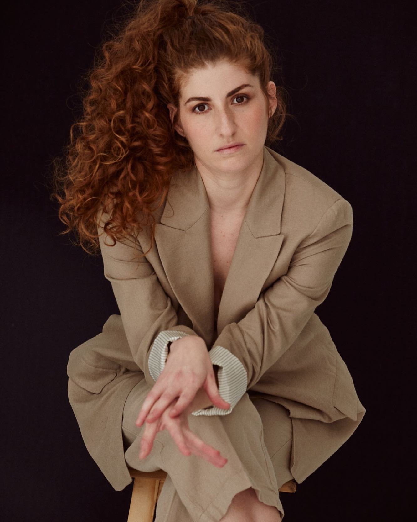 Resting bitch face.

📸: @carlosvillarejo

#actress #spanishactress #redhead #redhair #curlyhair #headshot #book #photoshoot