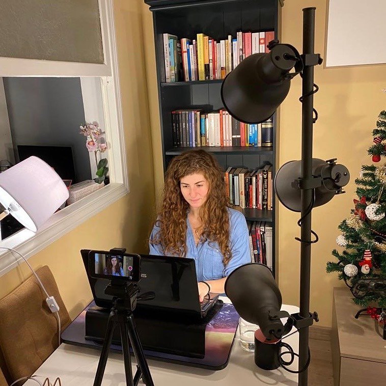 La que hay que liar para grabarse un casting 😂😂. 

Gracias @albertoperezpaz por ser el mejor director, cámara, técnico de luces, sonido y fotografía &hearts;️.

#actress #castingcall #luzrupestre #atentosalalampara #work #actressproblems #nofilt